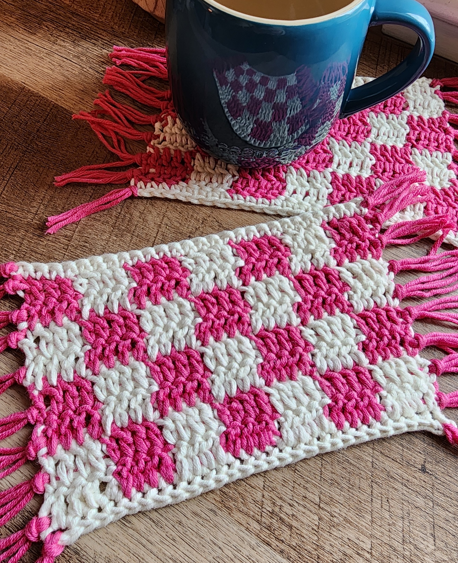 Checkered Mug Rugs